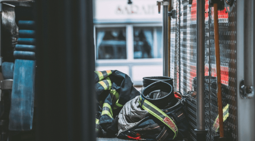 Firefighters Heroically Rescue Child Trapped Between Boulders for 9 Hours in New Hampshire