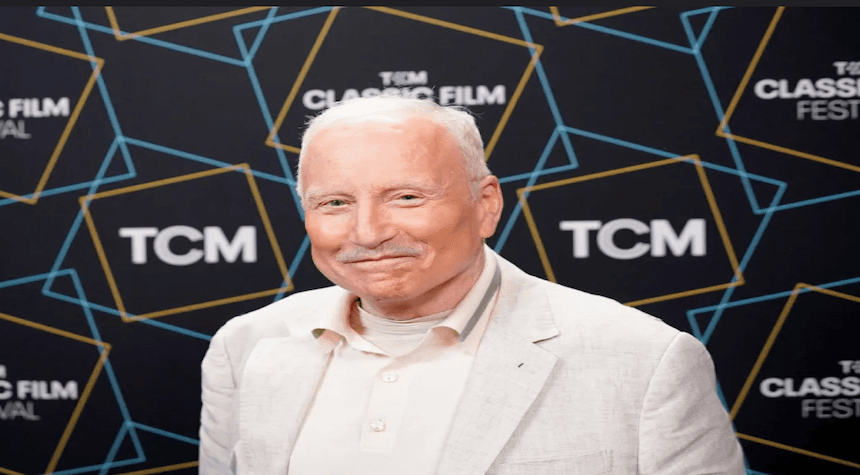 Richard Dreyfuss' Shocking Performance Prompts Theater to Issue Apology: Prepare for a Tough Ride!